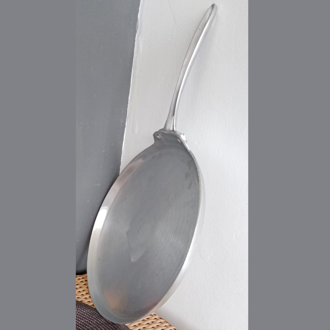 Asador – Budare de 36 cm con Cabo Largo en Aluminio