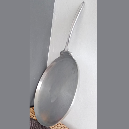 Asador – Budare de 36 cm con Cabo Largo en Aluminio