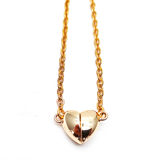 Collar Corazón Dorado con Imán – Regalo de Amor
