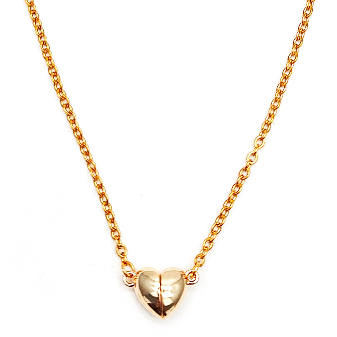 Collar Corazón Dorado con Imán – Regalo de Amor